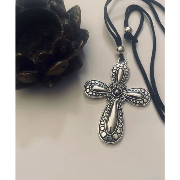 LARGE VINTAGE CELTIC GOTHIC CROSS NECKLACE - Picture 2 of 4